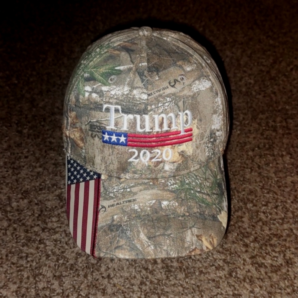 Real Tree Trump 2020 Camo w/ USA Flag Embroidered Strapback Hat Cap OS